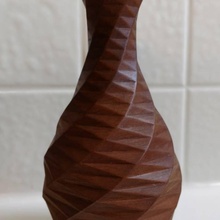 basso numero poligoni rosa torcere vaso giardino lowpoly 3d print model - Mito3D