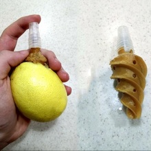 reinschrauben Zitrone Herr Garten Lebensmittel Küche Schraube Werkzeug dascalu Yuval Nebel squirter 3d print model - Mito3D