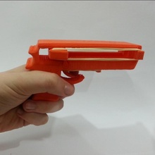 borracha banda Sediada pistola projeto desafio brinquedos jogos inventor printrbot cura Israel Dascalu Yuval 1577 makeredchallenge2 dftba autodesk 3d print model - Mito3D