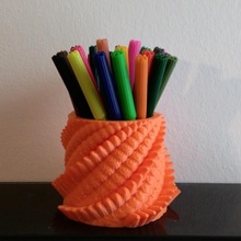 Drago porta penna giardino openscad vaso fioriera organizzazione generativo procedurale fillotassi 3d print model - Mito3D