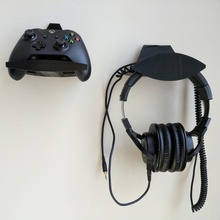 eye sky controller headphone holder gadgets & electronics wall organizer mounted 3d print model - Mito3D