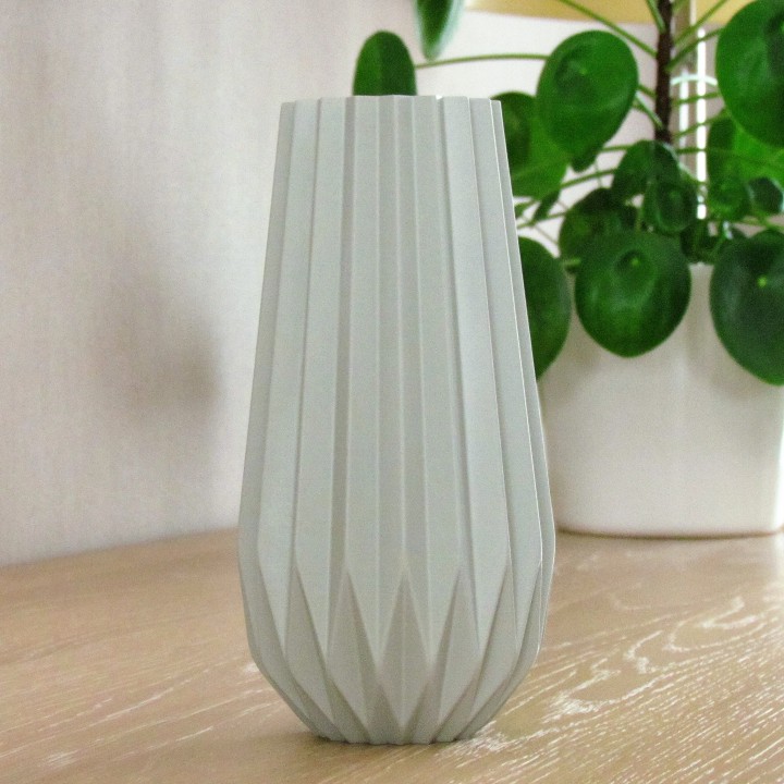 modern vase & garden 3D print model - Mito3D