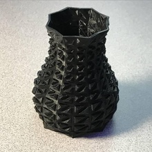 trigonale vaso giardino 3d print model - Mito3D