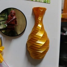 magnetico basso numero poligoni rosa torcere vaso giardino frigo lowpoly calamita twistvase 3d print model - Mito3D