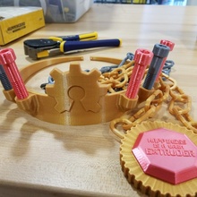 regalia yapıcı hayran Sanat taç mücevher altın kral madalyon açık kaynak kraliçe Kraliyet Kostüm oyunu 3dbaskı Makerfaire mücevherler bling dük 3d print model - Mito3D