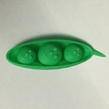 3 peas pod & garden 3d print model - Mito3D