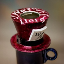 pazzo cappellaio tè giardino Alice nel paese delle meraviglie redbull 250ml ripido teasteeper 3d print model - Mito3D