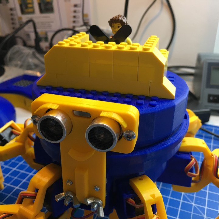 Lego gorra vorpal hexápodo artilugio electrónica robothexapod 3D print model - Mito3D