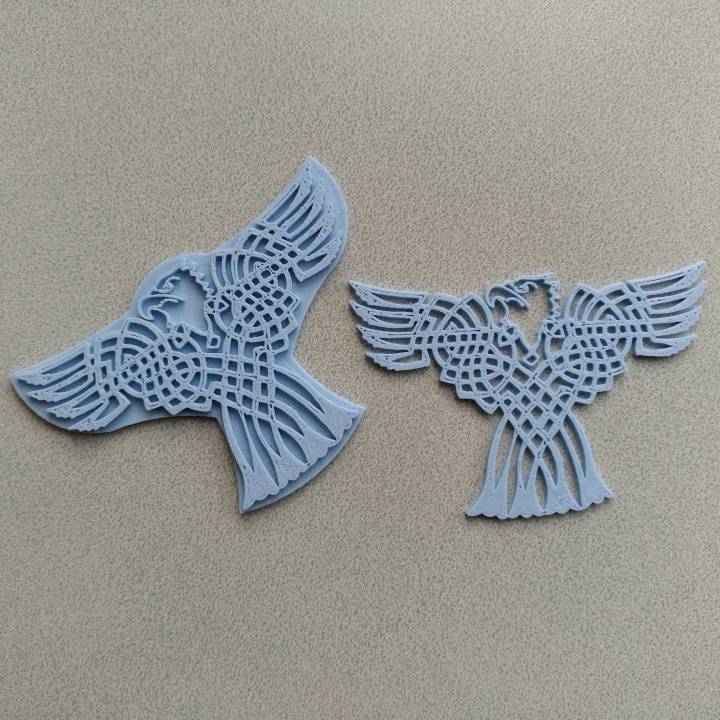 céltico calvo águila jardín llavero collar diseño celta 3D print model - Mito3D