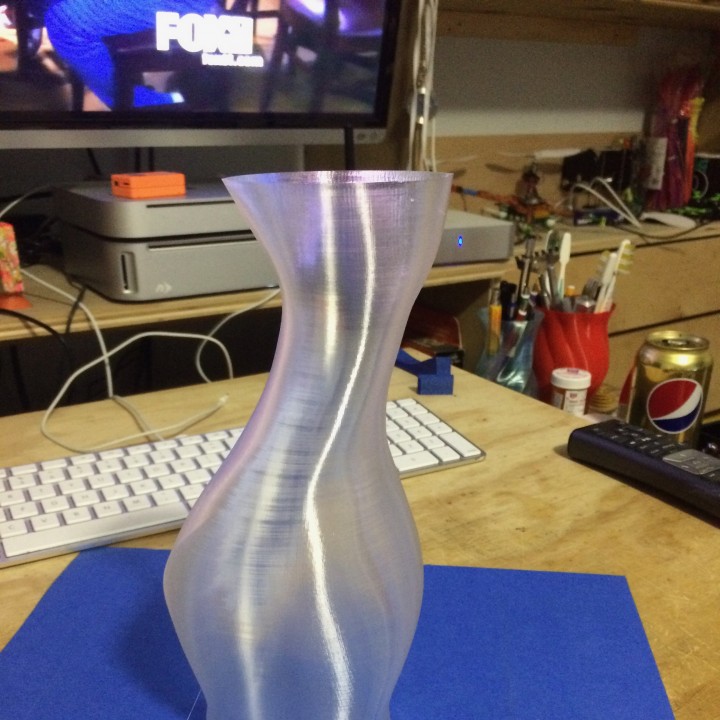 bükülmüş elips 3 Bahçe vazo sarmal 3D print model - Mito3D