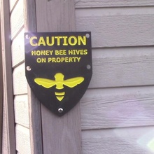 Dikkat bal arısı işaret Bahçe işaretler tatlım DailyhoneyBeesign 3d print model - Mito3D