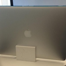 apple laptop vertical holder gadgets & electronics laptopholder 3d print model - Mito3D
