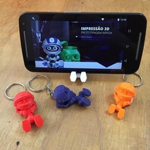 p1 altın oğlan telefon ayakta durmak anahtarlık moda Aksesuarlar maskot robot iphone p1prototipos 3d print model - Mito3D