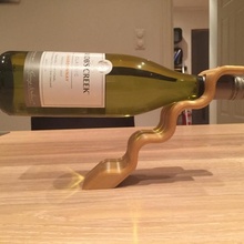 equilíbrio vinho garrafa suporte Projeto bebida gravidade cozinha decoração fusion360 3d print model - Mito3D