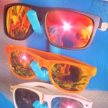 lunettes soleil titulaire soutien milieu doigt jardin Merde amusement merde stoj nek br 3d print model - Mito3D