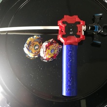 beyblade Estallar lanzacohetes apretón takara juguetes juegos 3d print model - Mito3D