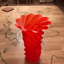 tordu vase jardin vite vague 3d print model - Mito3D