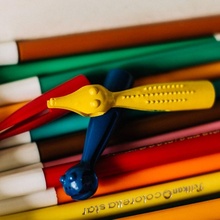 ra jardín bolígrafo niños sostener profesor padres 3d print model - Mito3D