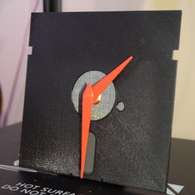 5 pollice floppy dischetto scrivania orologio giardino retrò deco 3d print model - Mito3D