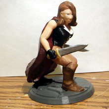 masaüstü kahraman kadın pelerin 2 Kılıçlar 3d print model - Mito3D