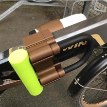 b'twin hoptown 500 serratura bottiglia titolare supporto bicicletta sicurezza hotptown 3d print model - Mito3D