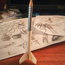 lápiz cohete 3d frio soporte bolígrafo impresión asombroso diseño escritorio puerta logo modelo blanco pla portalápiz proyecto custodia 3d print model - Mito3D