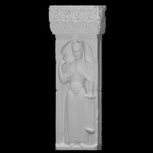 reina participación filacteria escanear corona figura dama escultura mujer bas relief pie pergamino 3d print model - Mito3D
