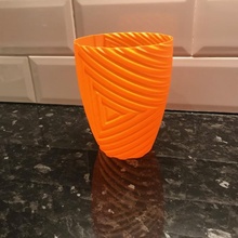 Triangle ondulation vase pot facile amusement 3d print model - Mito3D