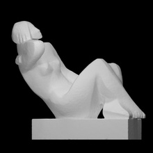 sentado mujer escanear estatua arenisca fotogrametría praga 3d print model - Mito3D