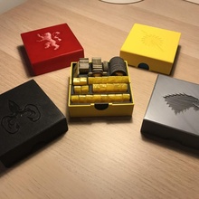 juego tronos tablero organizador tapas juegos caja tapa simbólico Game of Thrones mesa fichas 3d print model - Mito3D