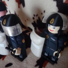 Lego gigante sommossa polizia spagnolo esercito bambole giocattoli 3d print model - Mito3D