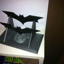 waynetech batarang stand göstermek props cosplay batman film dur dc çizgi roman darkknight batarangdisplay wayne 3d print model - Mito3D