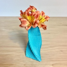 apex vase & garden design flowers twist homeware desktop planter tropical homedecor texture taper 3d print model - Mito3D