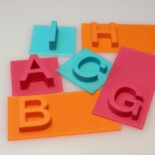 abc juegos juguetes letras alfabeto fuentes beeverycreative beethefirst 3d print model - Mito3D