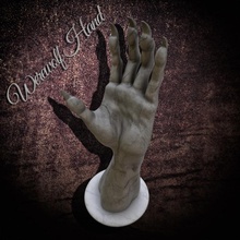 hombre lobo mano mesa oscuro gótico Víspera Santos horror zombi 3d print model - Mito3D