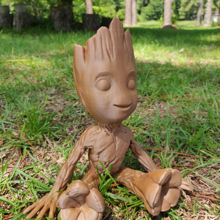 seduta sorridente bambino Groot levigato solidificato rinforzata galassia meraviglia legna Vendicatori pla iamgroot universo petg procione tutori 3D print model - Mito3D