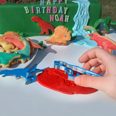 dino plätzchen schneider backen kinder fondant dekorieren werkzeuge dinosaurier party by select2start drucken hobby diy keksschneider kekse cutter rückendeckung geburtstag geburtstagsfeier jungs junge 3d print model - Mito3D