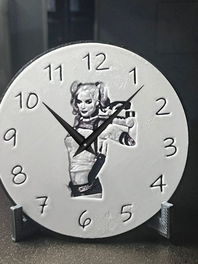 harley quinn forge chapeaux l'horloge visage by fatalchaos25 ménage décor art équipe suicide 3d print model - Mito3D