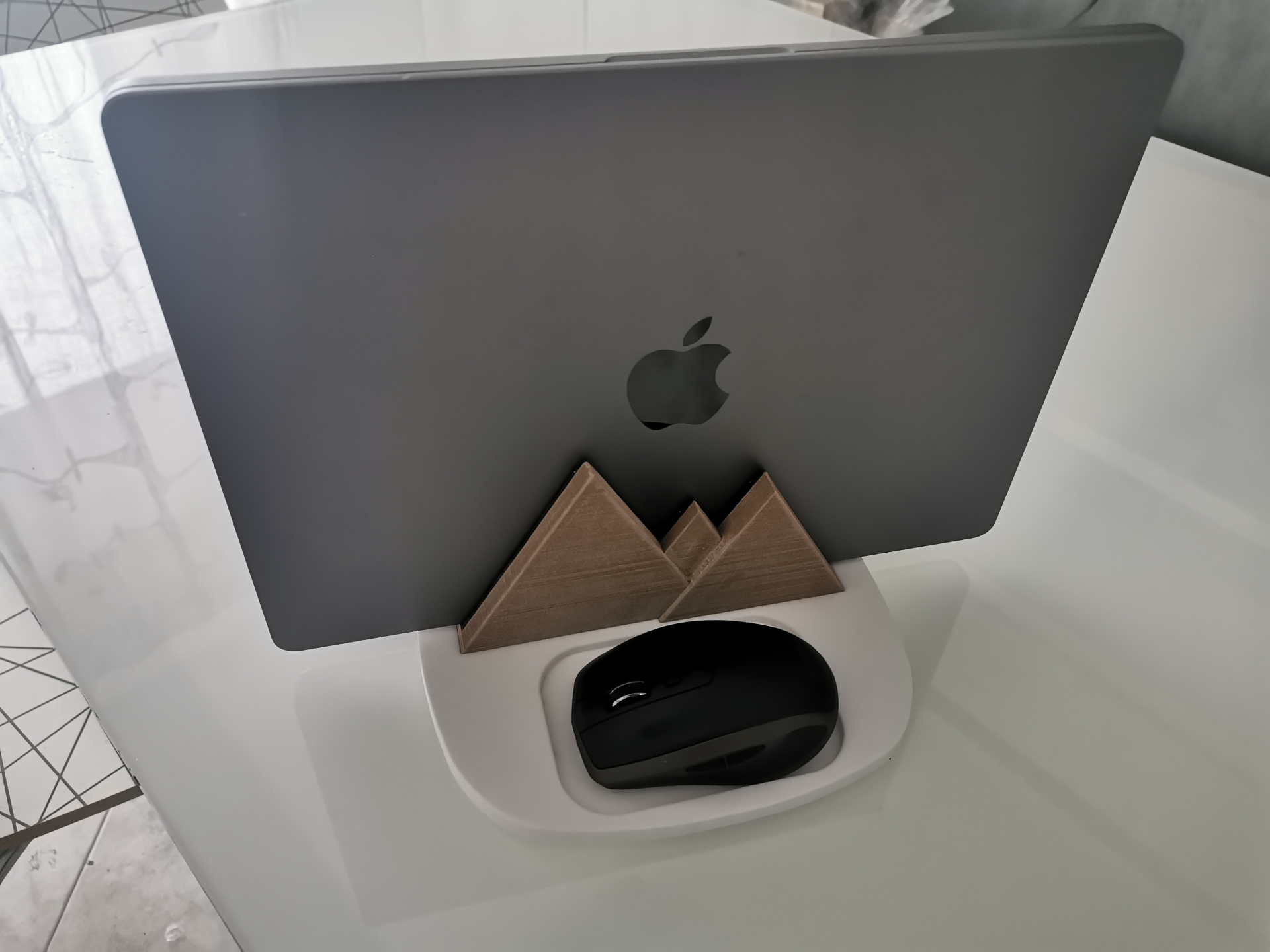 macbook pro 14 dock 2021 remixed by hmt studio tools apple mac support stand 3D print model - Mito3D