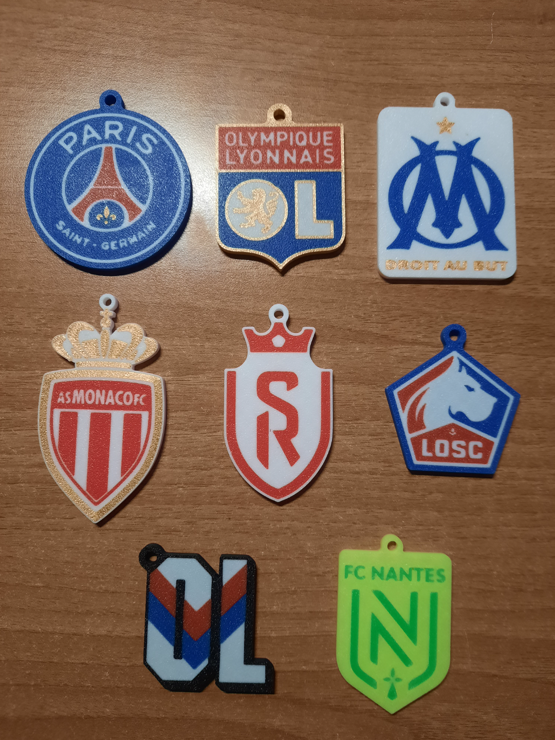 anahtar yüzük of ligue 1 takımlar fransa by luke leek 98 sanat işaretler logolar ligue1 psg olimpiyationnais olimpiyatdemarsilya asmonako stadyumlar loscille fcnantes paris lyon marsilya monako reims lille nantes futbol anahtarlık logo saint germain olimpik 3D print model - Mito3D