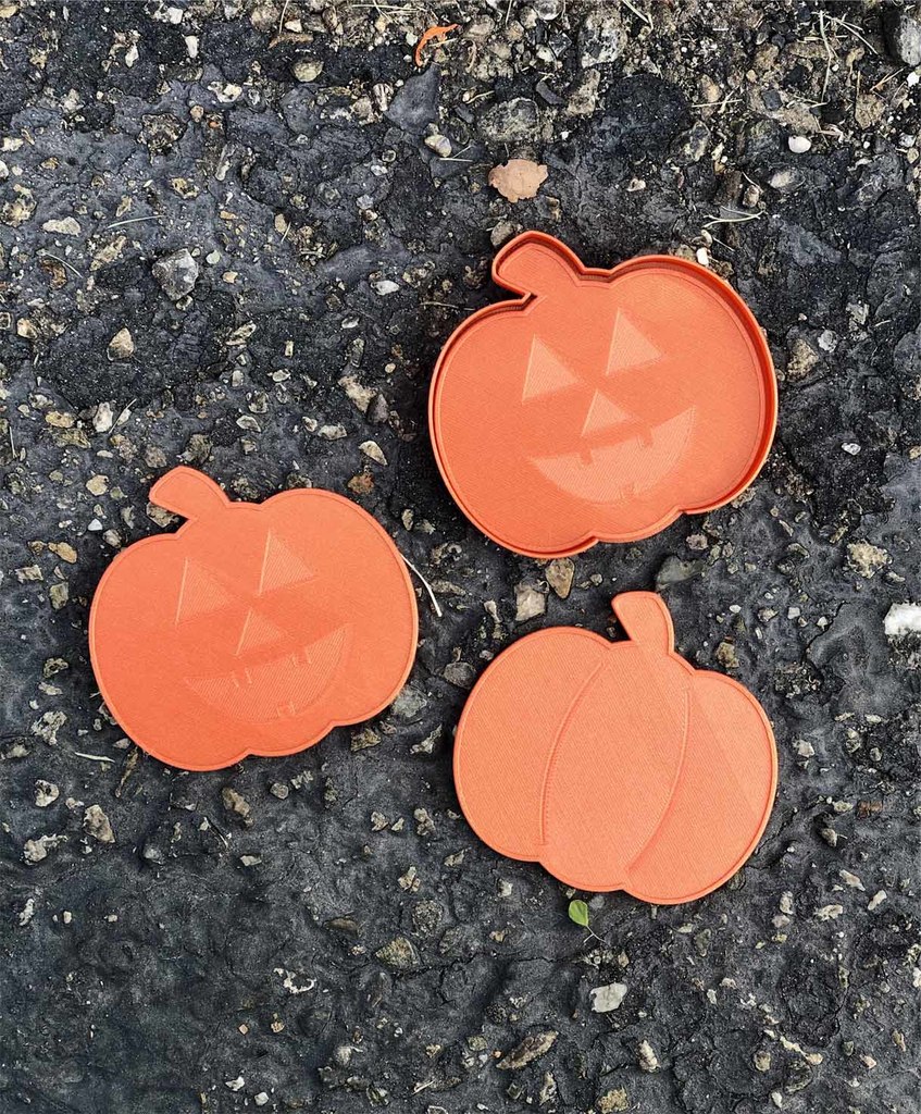 jack-o-lantern & pumpkin coasters by chipped builds household house models kitchen halloween decor coaster thingiverse fall 3D print model - Mito3D