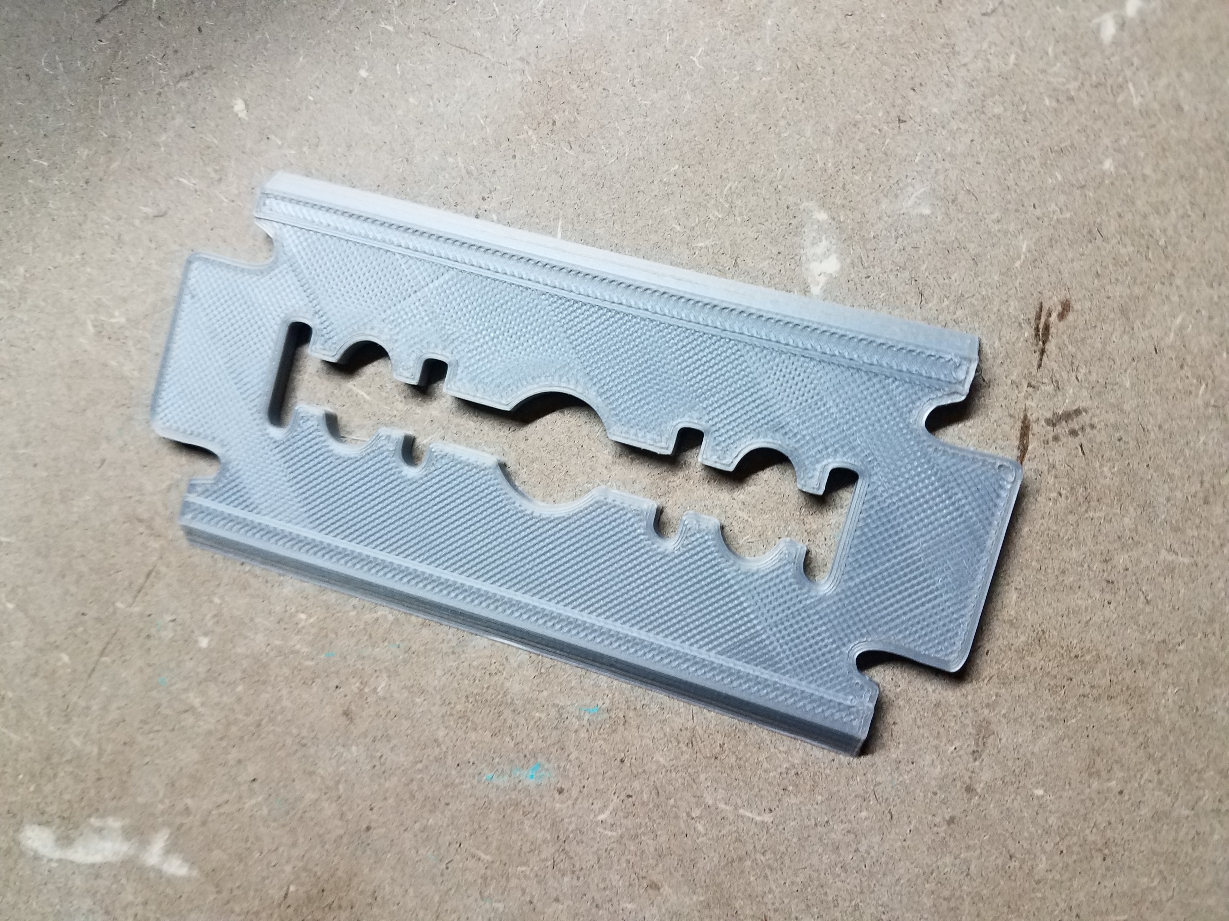 razor by tech outreach props & cosplays thingiverse razorblade 3D print model - Mito3D