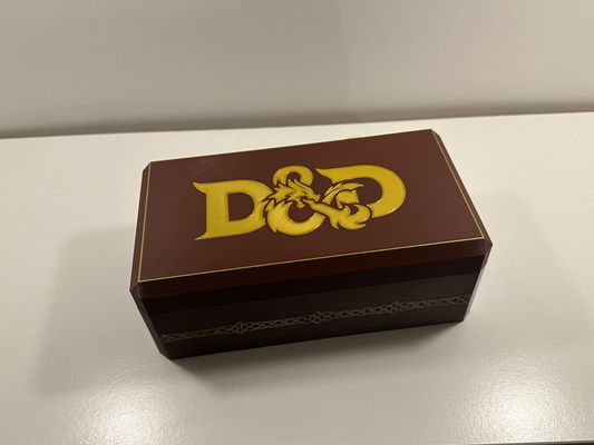 caja + estante soporte by zedzonze juguetes juegos dragones calabozo d20 almacenamiento cubos coleccionista caso funda dd dnd friso scatola rpg continuar 3d impresión 3d print model - Mito3D