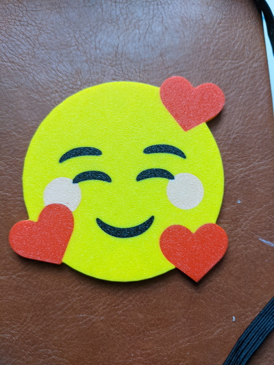 sorridente cara corações emoji magnético by madebyad arte 2d amar montanha russa coração 3d print model - Mito3D