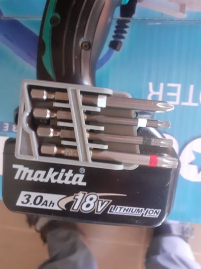 makita bisschen halter unterstützung by empörend werkzeuge bohren bitholder batteriemakita akku bohrer bohrerhalter bithalter 3d print model - Mito3D