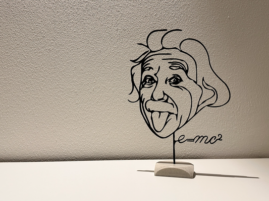 albert einstein 2d arte by themiguelbi mc2 estatueta escultura estátua língua boca fórmula energia massas emc emc2 3d print model - Mito3D