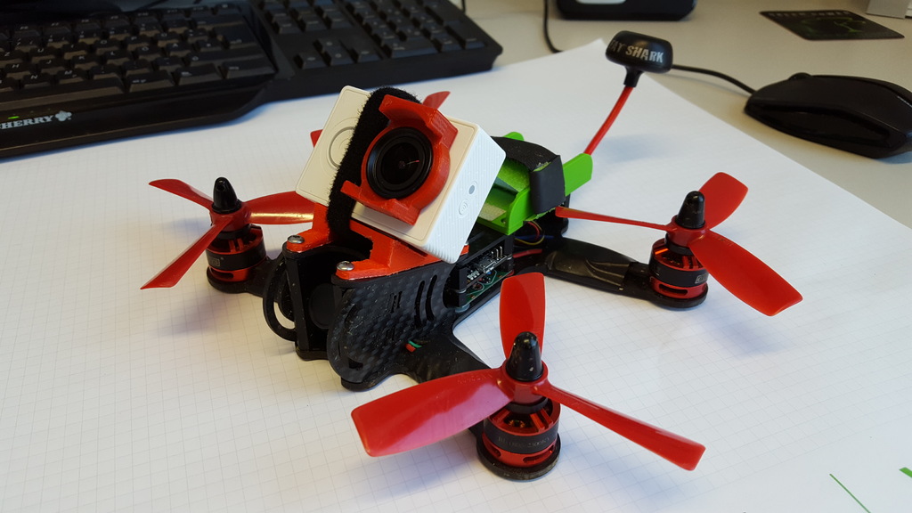 zumbido cp180 xiaomi yi montar by zerschmetterling pasatiempo bricolaje diy rc cámara helicópteroaduanas edición extrema fuego fpv corredor xiaomiyi montaje helicóptero 3D print model - Mito3D