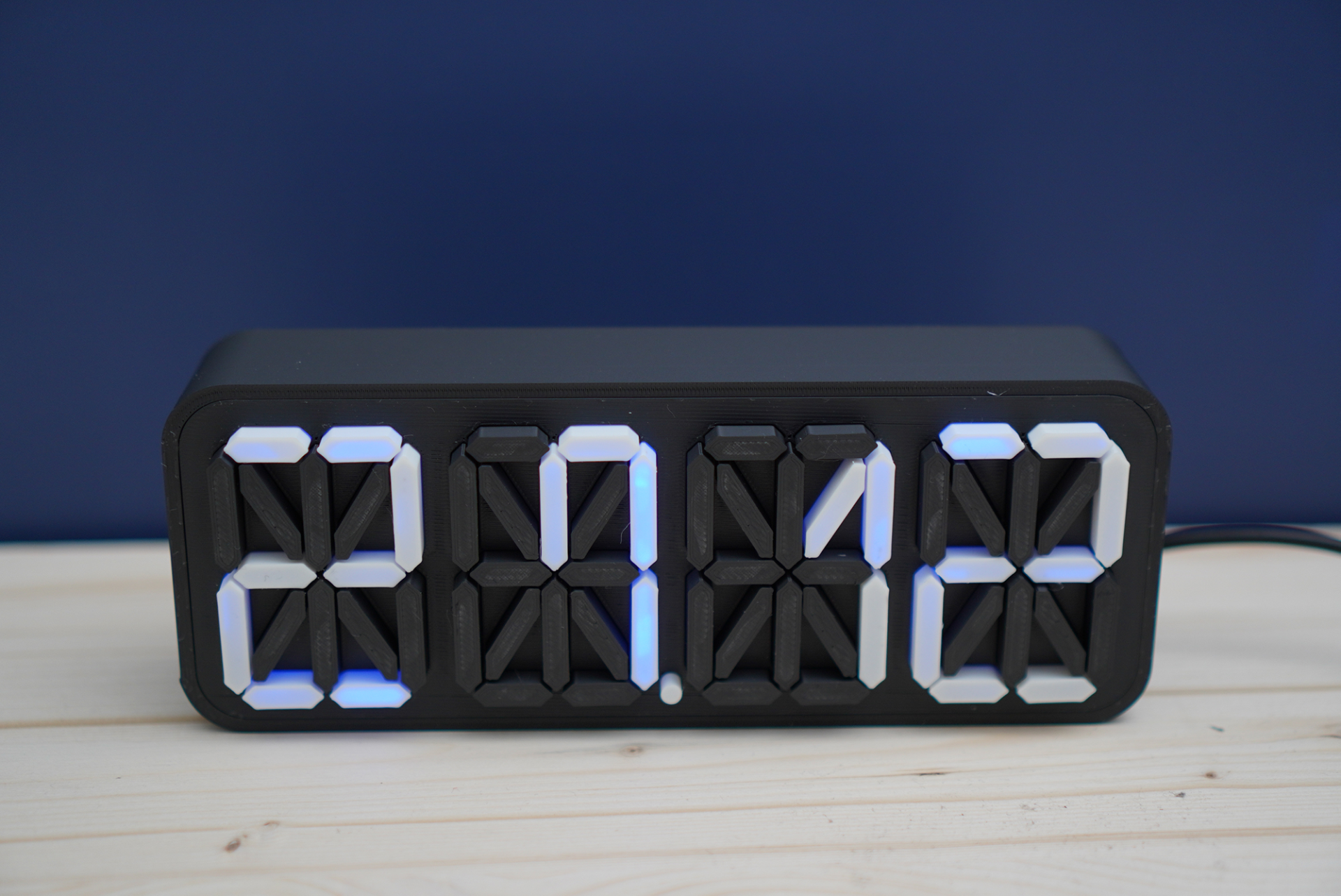 16 segment display lumière boîte by lukis3dstudio ménage bureau calendrier puzzle casse tête led signe 3D print model - Mito3D