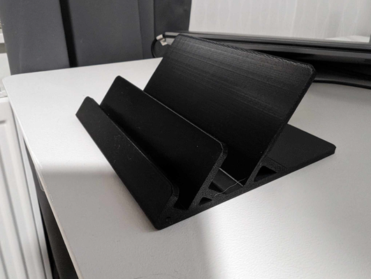 verticale portable tablette supporter 55 degré angle by jewestam ménage bureau ipad surface 3d print model - Mito3D