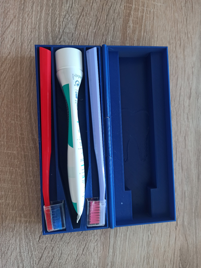 voyage boîte dentifrice brosse dents voyager zubn kart ek by pokec213 outils organisateurs dent titulaire soutien pâte voyage parlant curaprox elmex drmax 3d print model - Mito3D